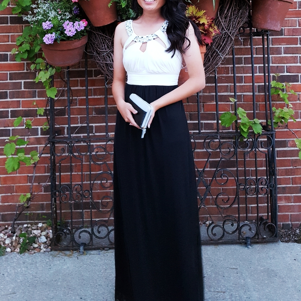 Full length black white classic elegant prom dress